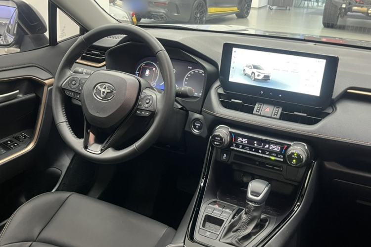 Used Toyota Wildlander 2024 Dual-Motor 2.5L E-CVT Two-Wheel Drive Luxury PLUS Edition Interior 9