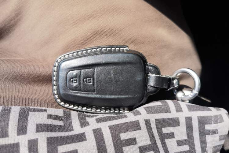 Used Toyota Wildlander 2024 2.0L CVT 4x4 Luxury PLUS Edition Vehicle Key