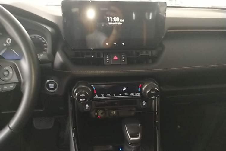 Used Toyota Wildlander 2024 2.0L CVT Two-Wheel Drive Urban Edition Audio And AC Panel