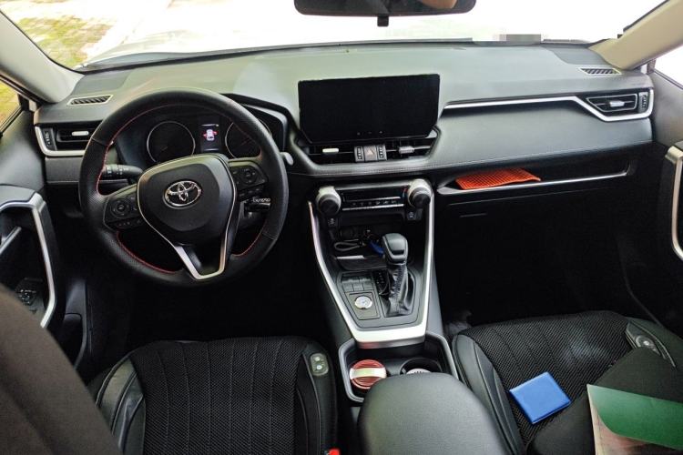 Used Toyota Wildlander 2024 2.0L CVT Two-Wheel Drive Leading Edition Center Console