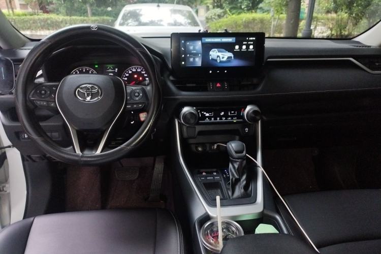 Used Toyota Wildlander 2024 2.0L CVT Two-Wheel Drive Leading Edition Center Console