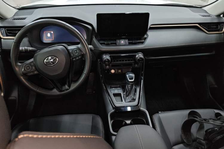 Used Toyota Wildlander 2024 2.0L CVT Two-Wheel Drive Urban Edition Center Console