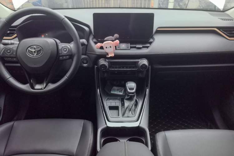 Used Toyota Wildlander 2024 2.0L CVT Two-Wheel Drive Luxury PLUS Edition Center Console