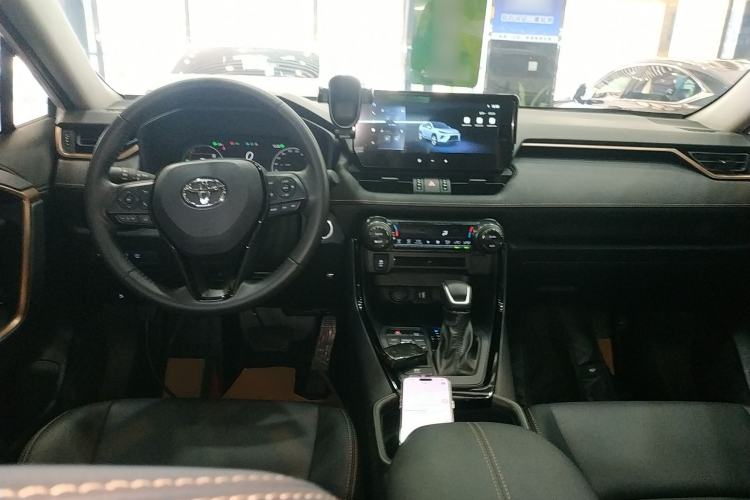 Used Toyota Wildlander 2024 Dual-Motor 2.5L E-CVT Two-Wheel Drive Luxury PLUS Edition Center Console