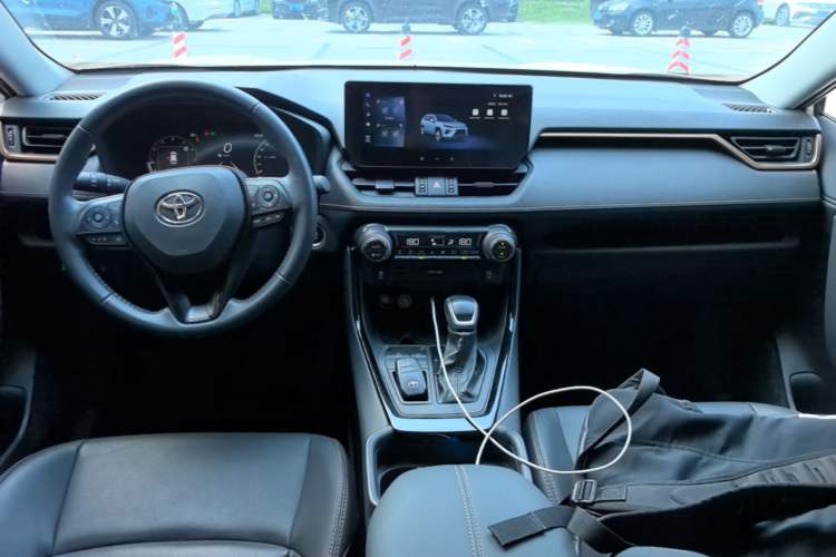 Used Toyota Wildlander 2024 2.0L CVT Two-Wheel Drive Luxury PLUS Edition Center Console