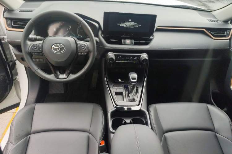 Used Toyota Wildlander 2024 2.0L CVT Two-Wheel Drive Luxury PLUS Edition Center Console