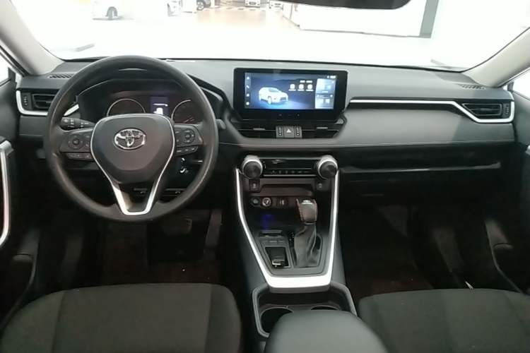 Used Toyota Wildlander 2024 2.0L CVT Two-Wheel Drive Leading Edition Center Console