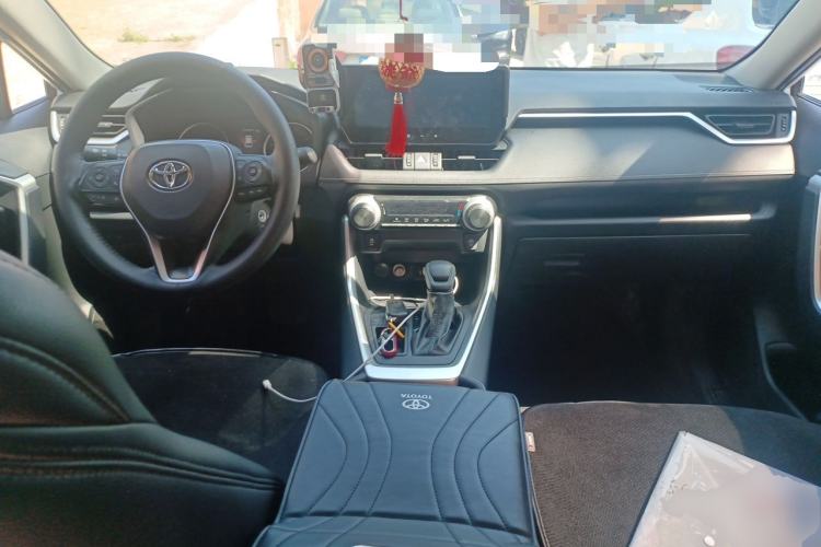 Used Toyota Wildlander 2024 2.0L CVT Two-Wheel Drive Leading Edition Center Console