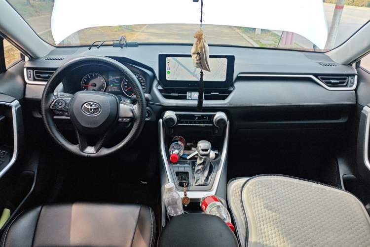 Used Toyota Wildlander 2024 2.0L CVT Two-Wheel Drive Leading Edition Center Console