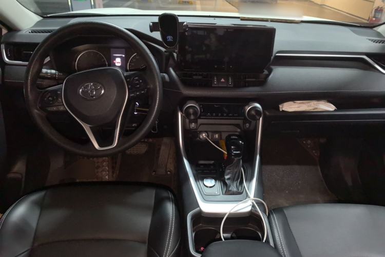Used Toyota Wildlander 2024 2.0L CVT Two-Wheel Drive Leading Edition Center Console