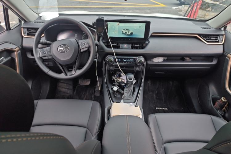 Used Toyota Wildlander 2024 2.0L CVT Two-Wheel Drive Urban Edition Center Console