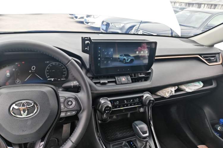 Used Toyota Wildlander 2024 2.0L CVT Two-Wheel Drive Luxury PLUS Edition Center Console