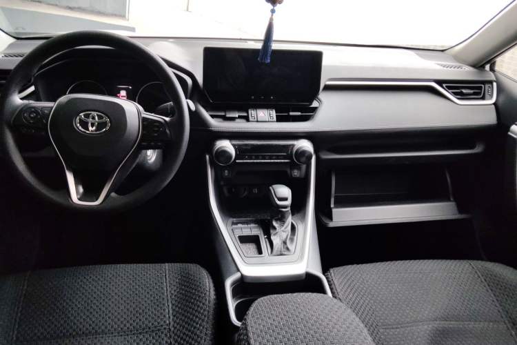 Used Toyota Wildlander 2024 2.0L CVT Two-Wheel Drive Leading Edition Center Console