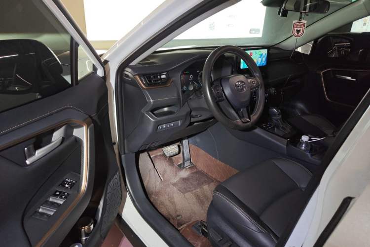 Used Toyota Wildlander 2024 2.0L CVT Two-Wheel Drive Luxury PLUS Edition Driver Seat
