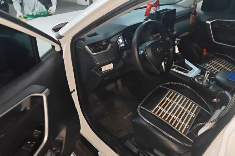Used Toyota Wildlander 2024 2.0L CVT Two-Wheel Drive Leading Edition Driver Seat