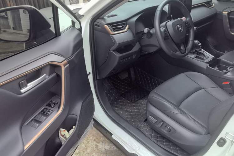 Used Toyota Wildlander 2024 2.0L CVT Two-Wheel Drive Luxury PLUS Edition Driver Seat