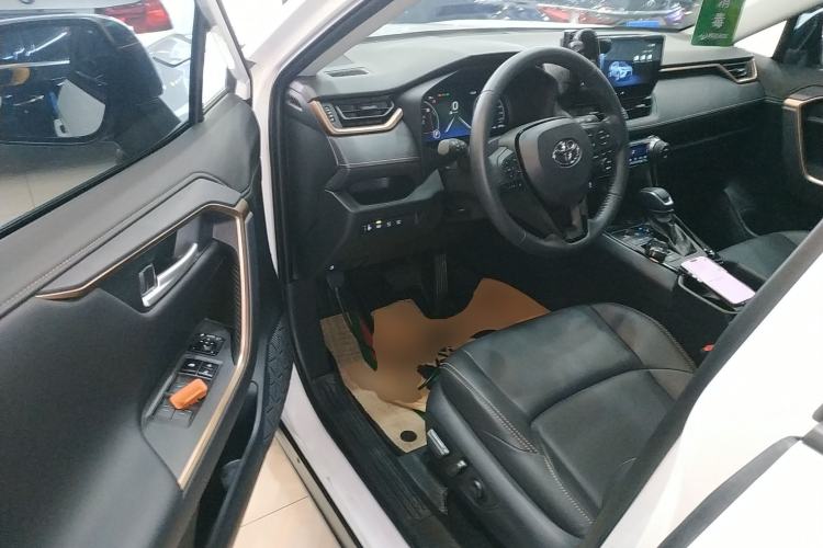 Used Toyota Wildlander 2024 Dual-Motor 2.5L E-CVT Two-Wheel Drive Luxury PLUS Edition Driver Seat