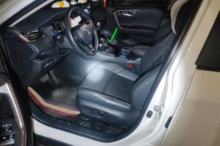 Used Toyota Wildlander 2024 Dual-Motor 2.5L E-CVT Two-Wheel Drive Luxury PLUS Edition Driver Seat