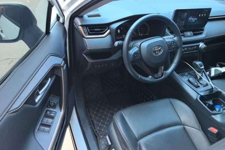 Used Toyota Wildlander 2024 2.0L CVT Two-Wheel Drive Luxury PLUS Edition Driver Seat