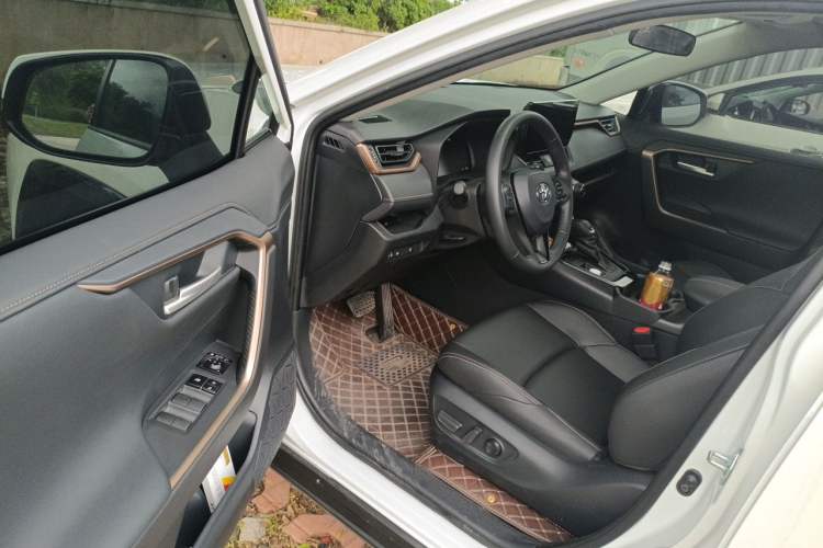 Used Toyota Wildlander 2024 2.0L CVT Two-Wheel Drive Urban Edition Driver Seat