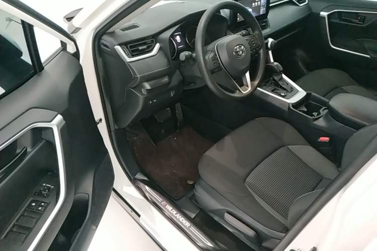 Used Toyota Wildlander 2024 2.0L CVT Two-Wheel Drive Leading Edition Driver Seat