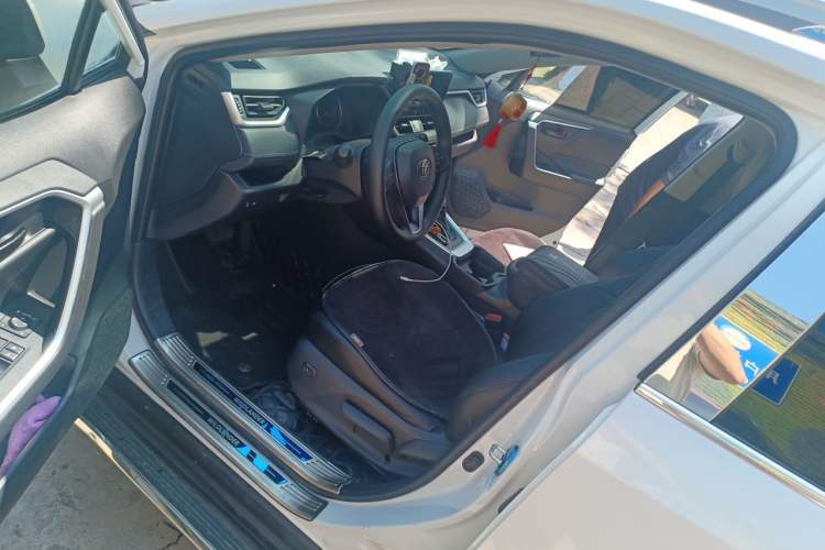Used Toyota Wildlander 2024 2.0L CVT Two-Wheel Drive Leading Edition Driver Seat