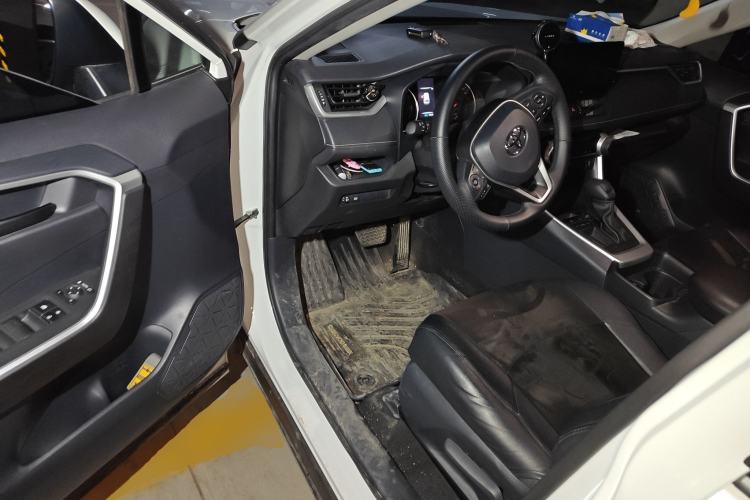 Used Toyota Wildlander 2024 2.0L CVT Two-Wheel Drive Leading Edition Driver Seat