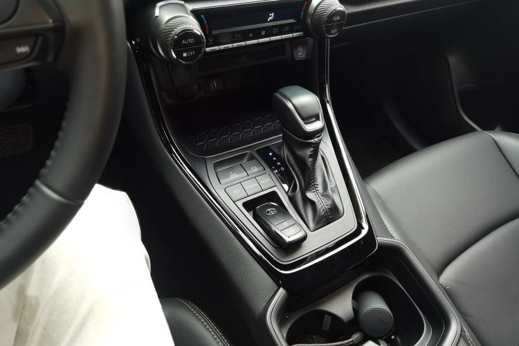 Used Toyota Wildlander 2024 2.0L CVT Two-Wheel Drive Luxury PLUS Edition Gear Lever