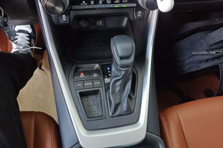 Used Toyota Wildlander 2024 2.0L CVT Two-Wheel Drive Leading Edition Gear Lever