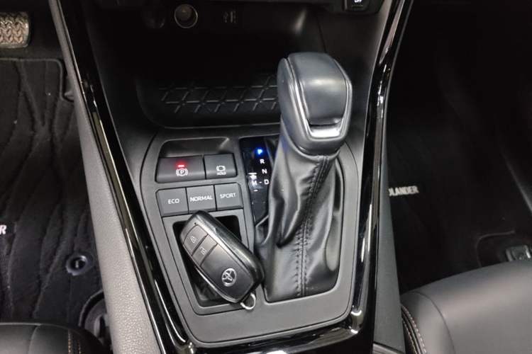 Used Toyota Wildlander 2024 2.0L CVT Two-Wheel Drive Urban Edition Gear Lever