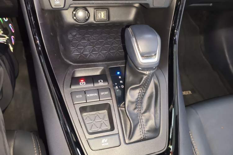 Used Toyota Wildlander 2024 Dual-Motor 2.5L E-CVT Two-Wheel Drive Luxury PLUS Edition Gear Lever
