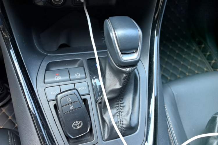 Used Toyota Wildlander 2024 2.0L CVT Two-Wheel Drive Luxury PLUS Edition Gear Lever