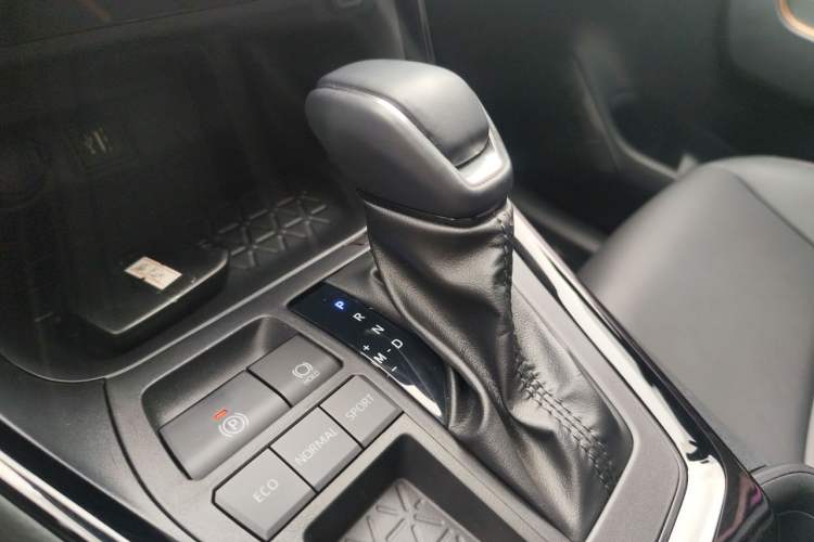 Used Toyota Wildlander 2024 2.0L CVT Two-Wheel Drive Luxury PLUS Edition Gear Lever
