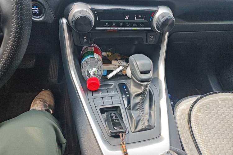Used Toyota Wildlander 2024 2.0L CVT Two-Wheel Drive Leading Edition Gear Lever