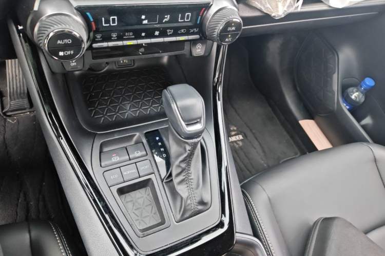 Used Toyota Wildlander 2024 2.0L CVT Two-Wheel Drive Luxury PLUS Edition Gear Lever
