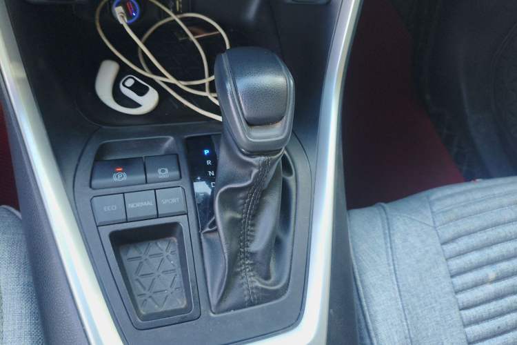 Used Toyota Wildlander 2024 2.0L CVT Two-Wheel Drive Leading Edition Gear Lever