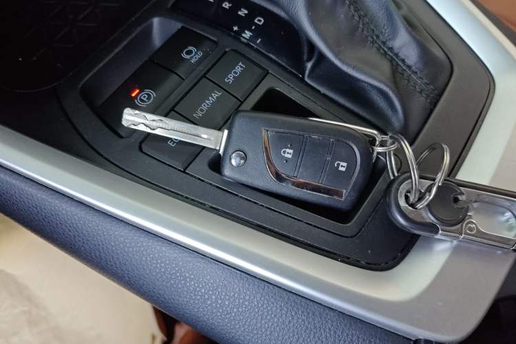 Used Toyota Wildlander 2024 2.0L CVT Two-Wheel Drive Leading Edition Interior 1