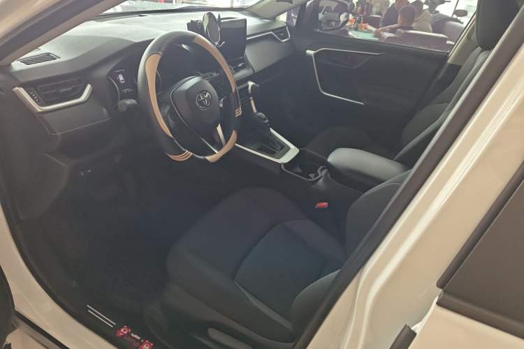 Used Toyota Wildlander 2024 2.0L CVT Two-Wheel Drive Leading Edition Interior 1