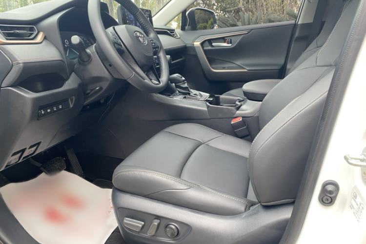 Used Toyota Wildlander 2024 2.0L CVT Two-Wheel Drive Luxury PLUS Edition Interior 2