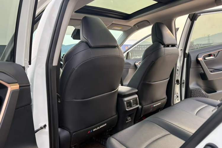Used Toyota Wildlander 2024 2.0L CVT Two-Wheel Drive Luxury PLUS Edition Interior 2