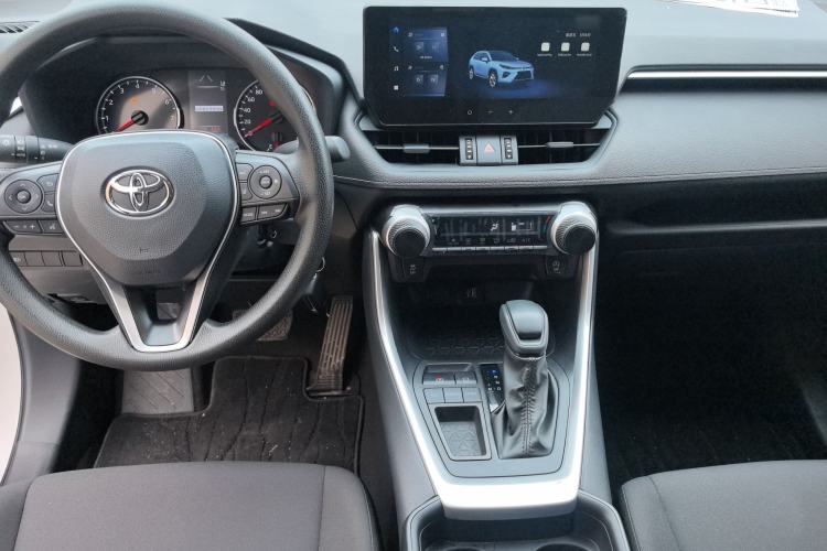 Used Toyota Wildlander 2024 2.0L CVT Two-Wheel Drive Leading Edition Interior 3