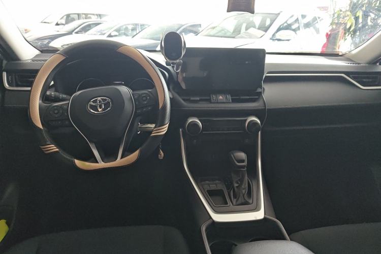 Used Toyota Wildlander 2024 2.0L CVT Two-Wheel Drive Leading Edition Interior 3