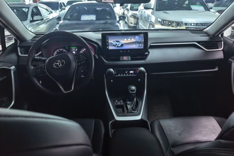 Used Toyota Wildlander 2024 2.0L CVT Two-Wheel Drive Leading Edition Interior 3