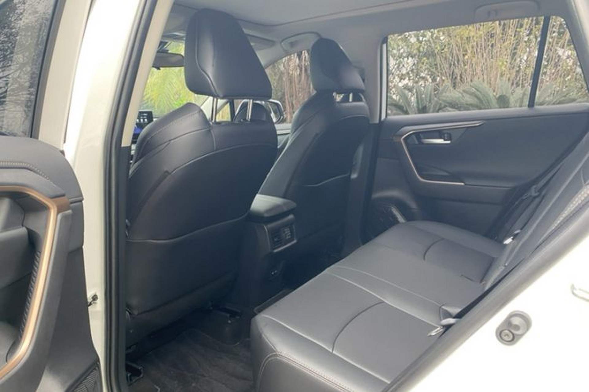Used Toyota Wildlander 2024 2.0L CVT Two-Wheel Drive Luxury PLUS Edition Interior 4