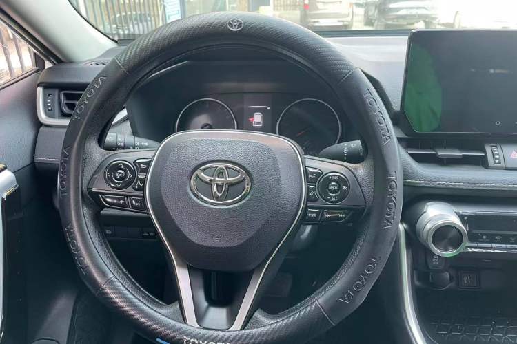 Used Toyota Wildlander 2024 2.0L CVT Two-Wheel Drive Leading Edition Interior 4