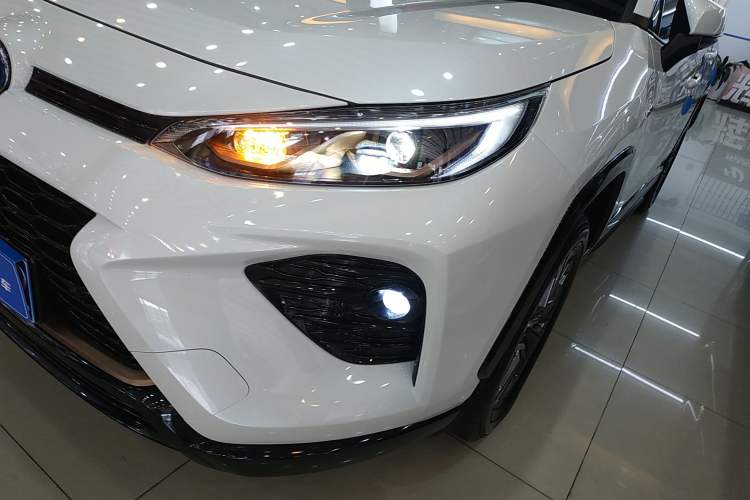 Used Toyota Wildlander 2024 Dual-Motor 2.5L E-CVT Two-Wheel Drive Luxury PLUS Edition Left Front Headlight