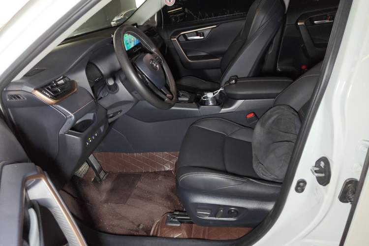 Used Toyota Wildlander 2024 2.0L CVT Two-Wheel Drive Luxury PLUS Edition Left Front Seat