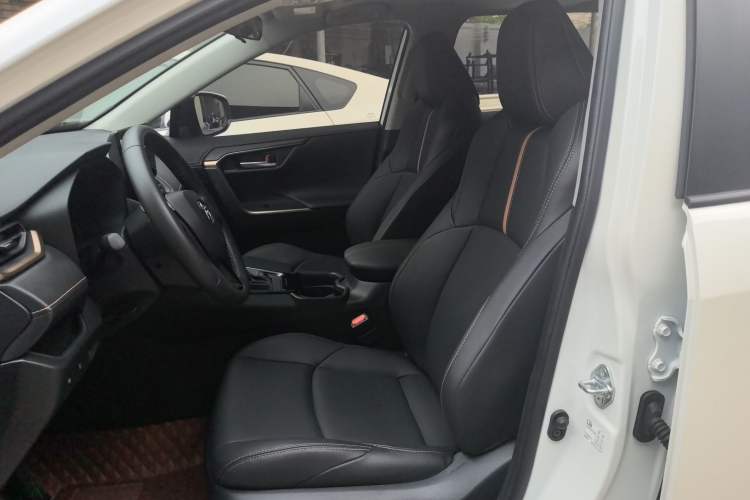 Used Toyota Wildlander 2024 2.0L CVT Two-Wheel Drive Urban Edition Left Front Seat