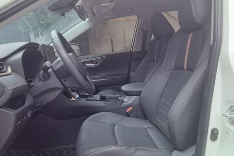 Used Toyota Wildlander 2024 2.0L CVT Two-Wheel Drive Luxury PLUS Edition Left Front Seat