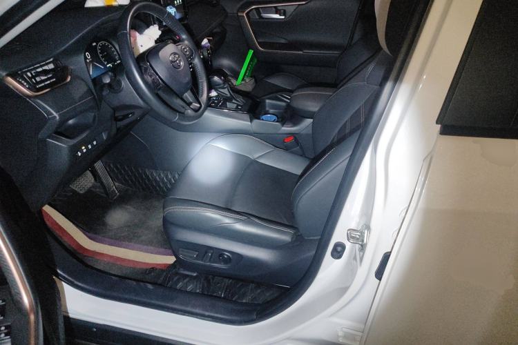 Used Toyota Wildlander 2024 Dual-Motor 2.5L E-CVT Two-Wheel Drive Luxury PLUS Edition Left Front Seat